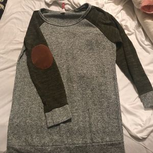 Tops - Long sleeve boutique top Tops - Long sleeve boutique top